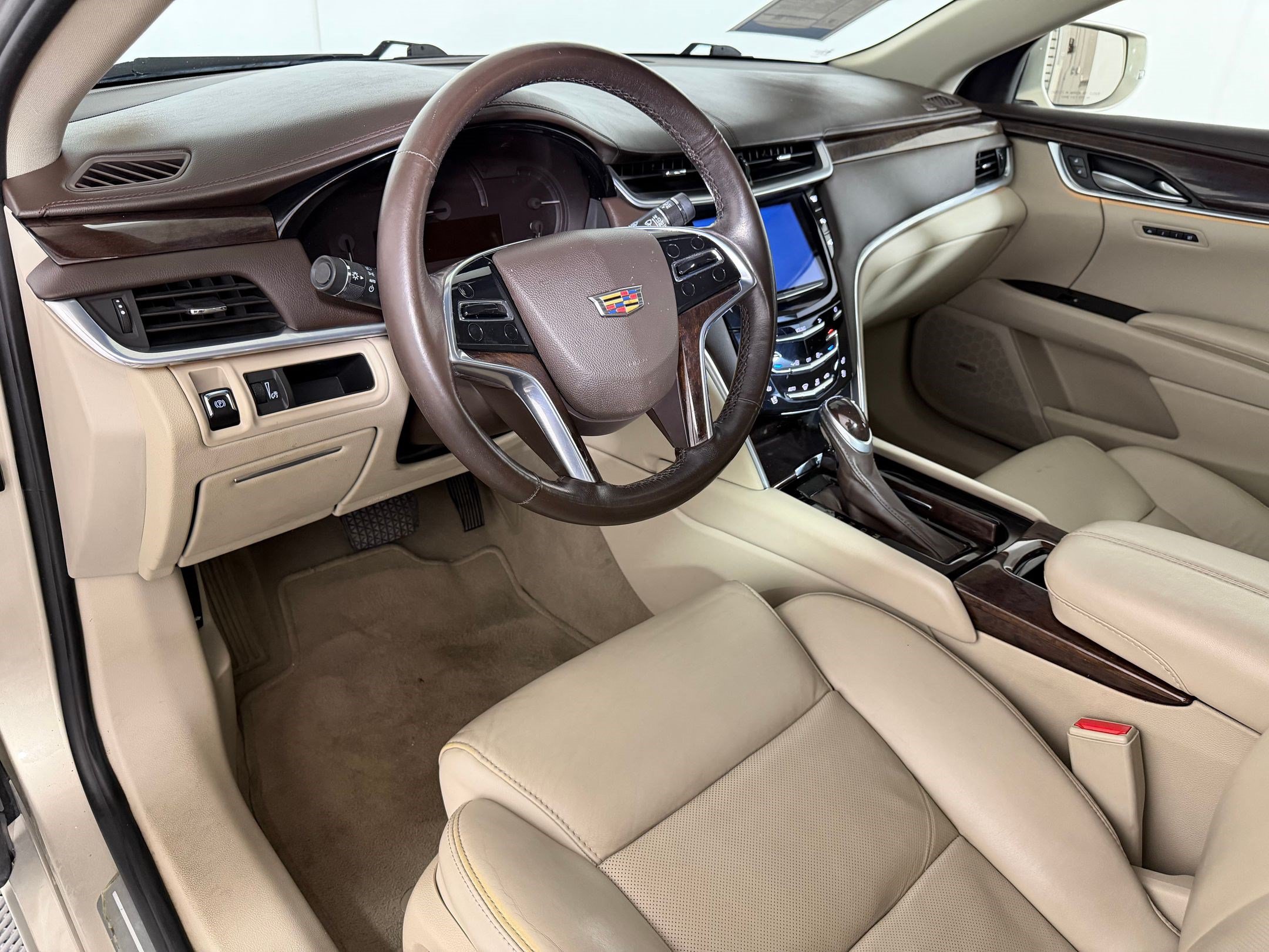 Used 2016 Cadillac XTS Luxury FWD image 3