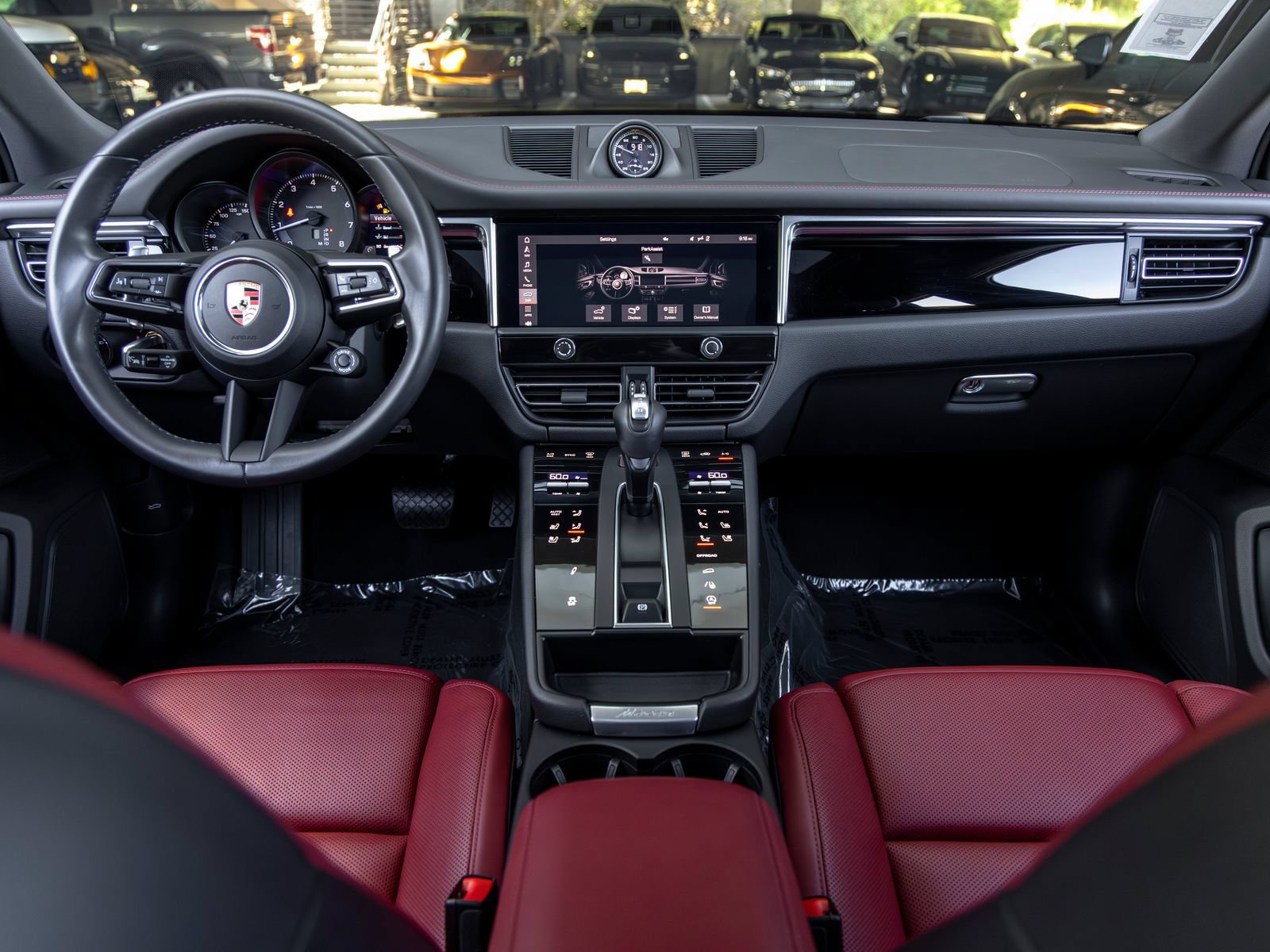 Certified 2023 Porsche Macan AWD/4WD image 40