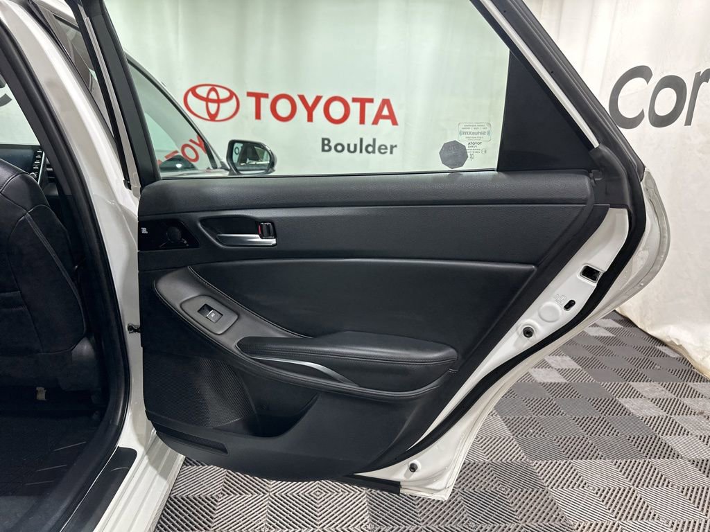 Used 2022 Toyota Avalon XSE image 14