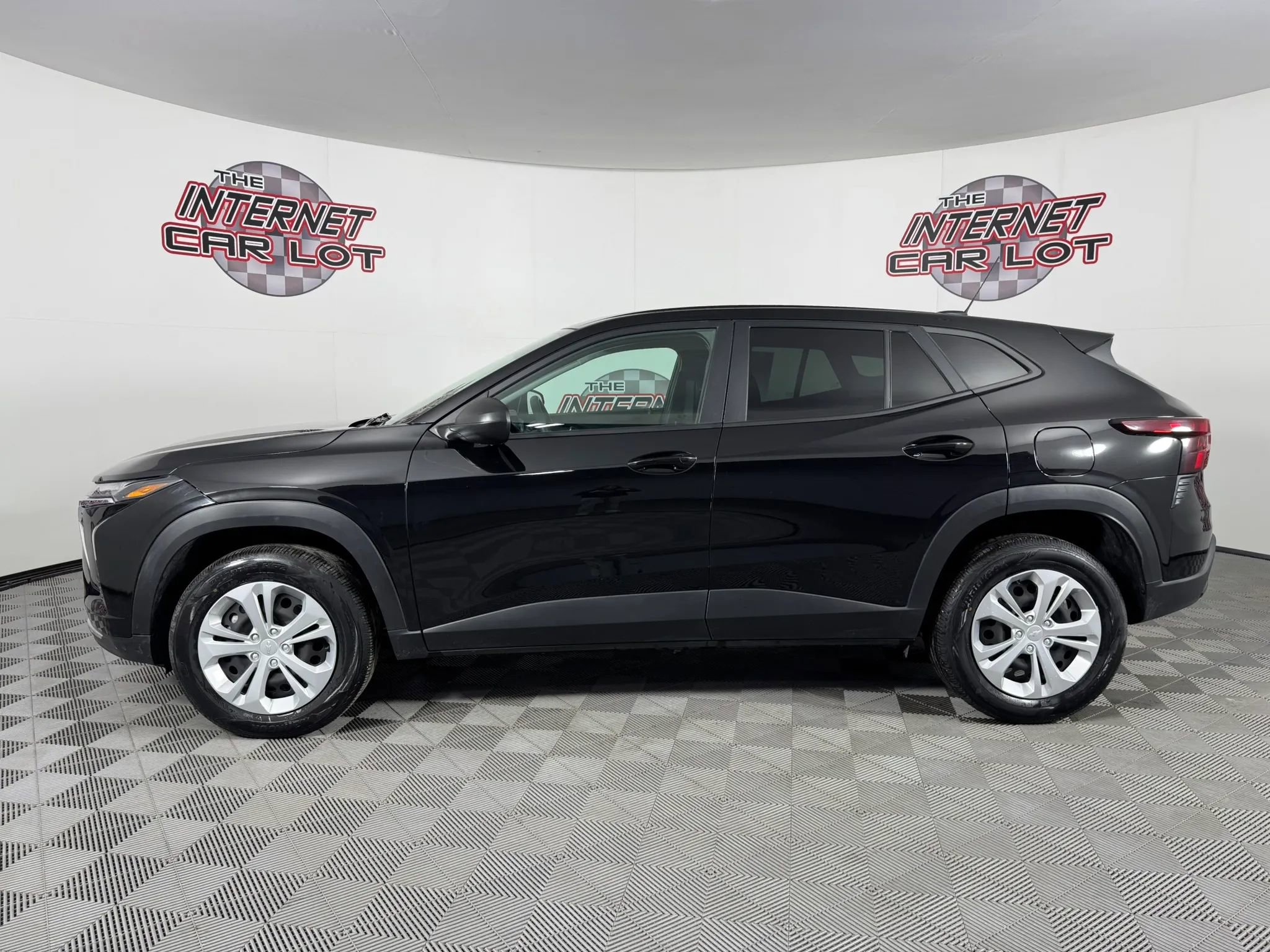 Used 2024 Chevrolet Trax LS w/ Driver Confidence Package image 4