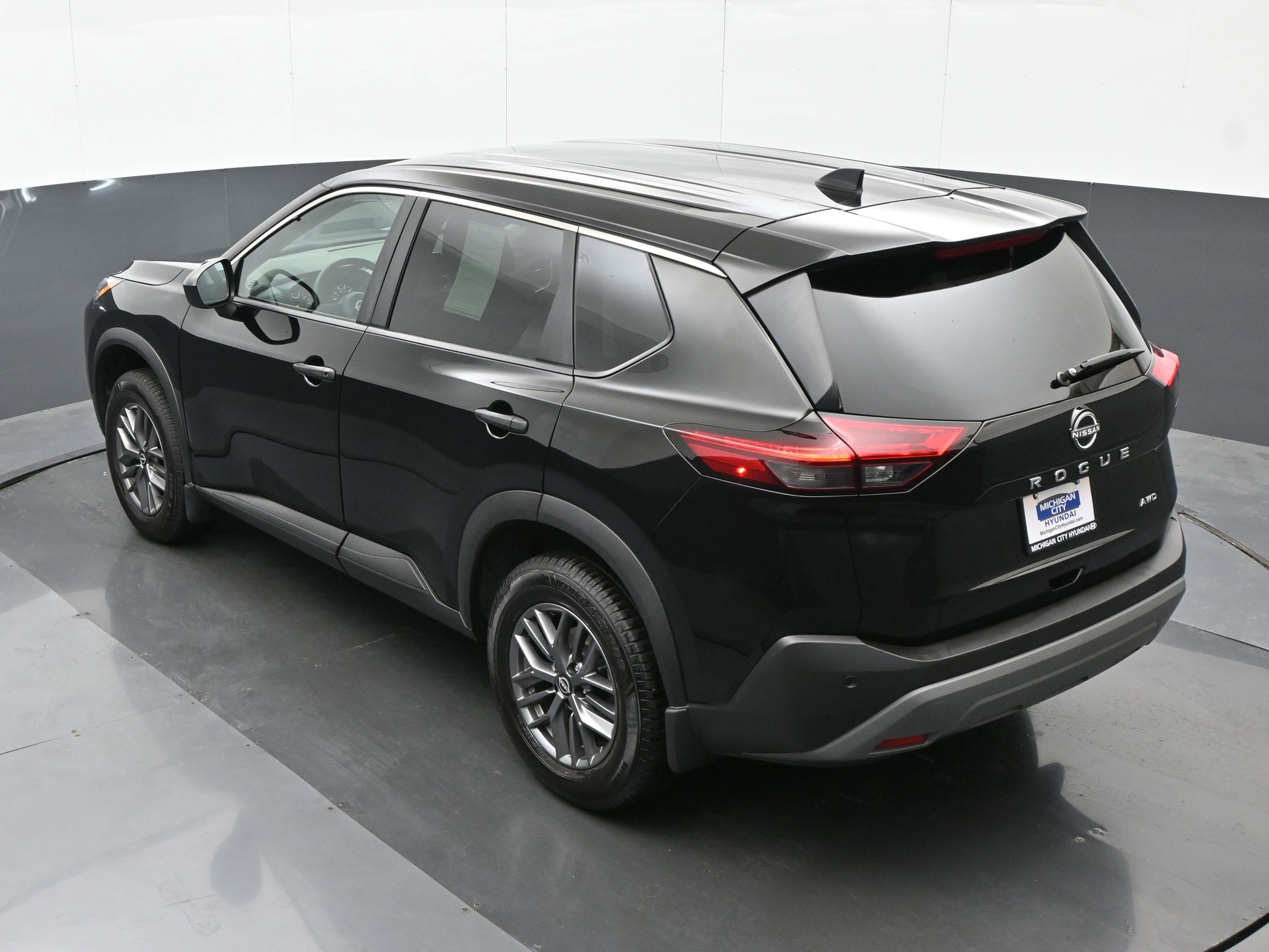 Used 2023 Nissan Rogue S AWD/4WD image 29