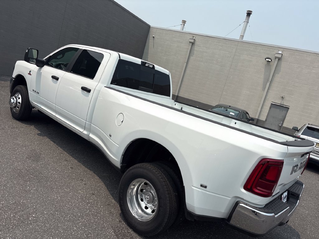 New 2026 RAM 3500 Big Horn AWD/4WD image 34