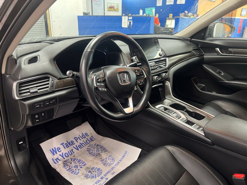Used 2018 Honda Accord Touring image 19