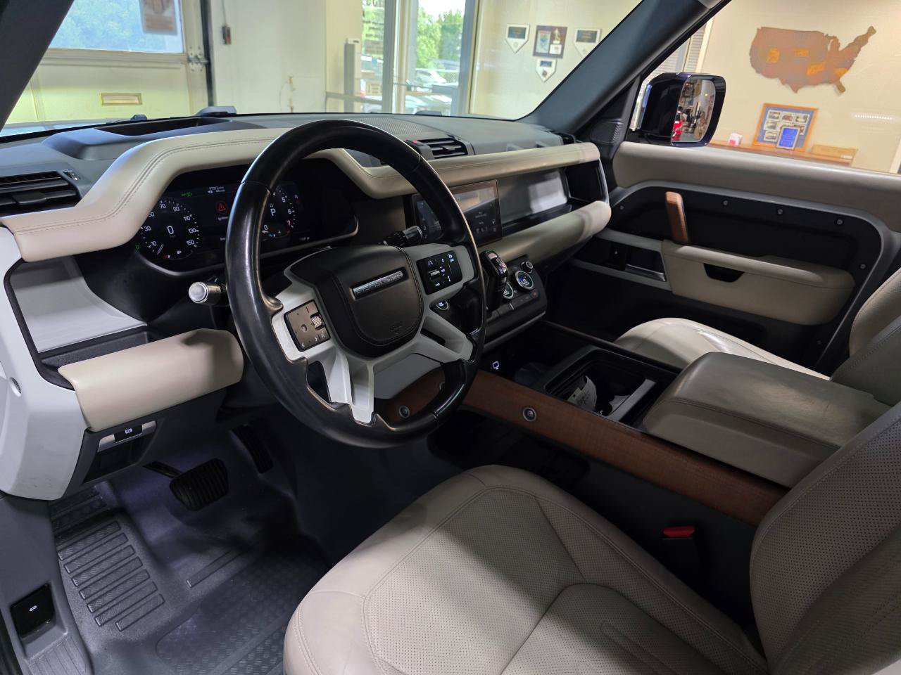 Used 2020 Land Rover Defender 110 HSE AWD/4WD image 16