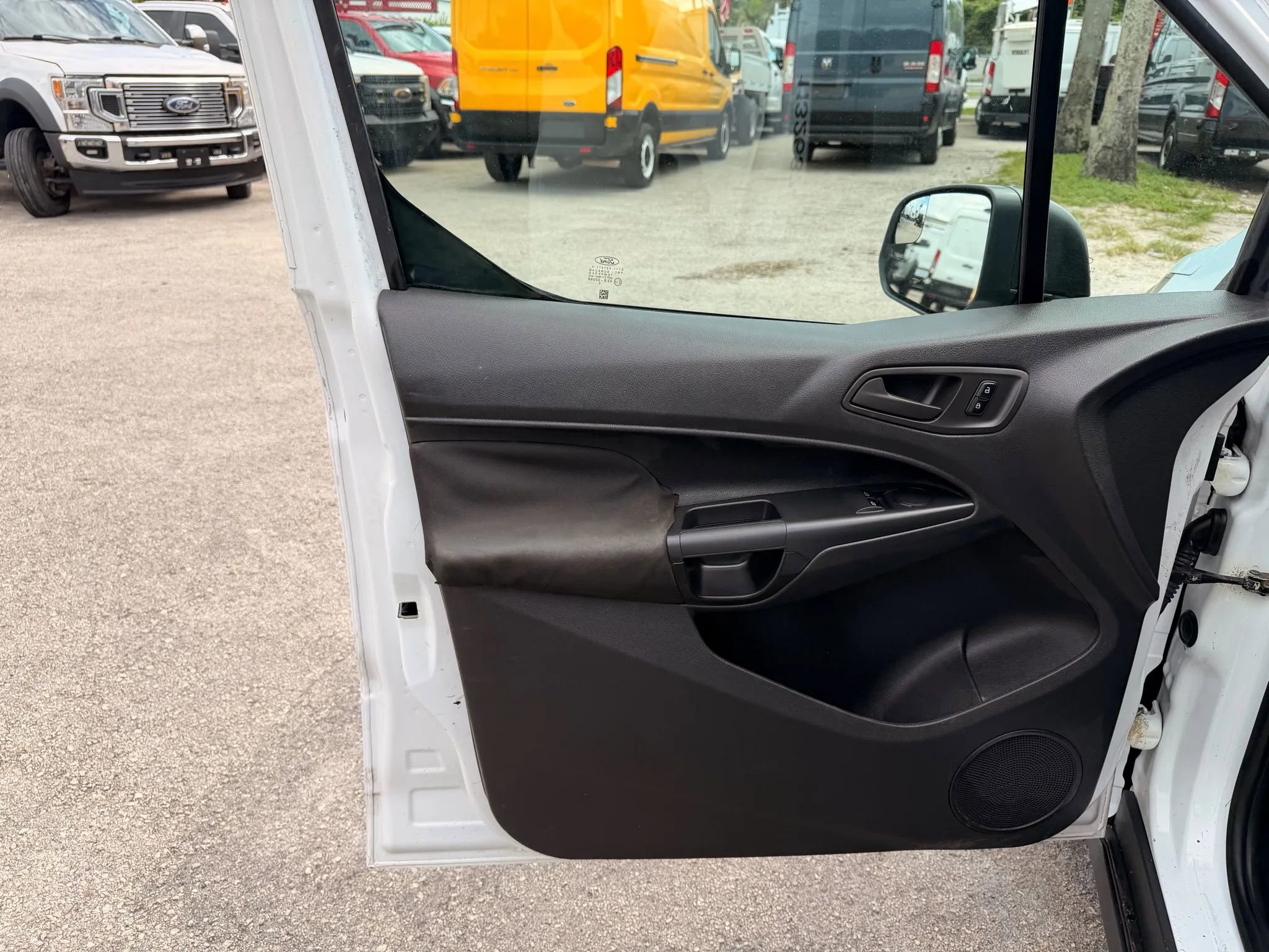 Used 2016 Ford Transit Connect XL image 11