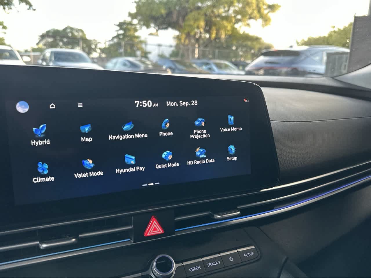 Used 2025 Hyundai Elantra Limited FWD image 18