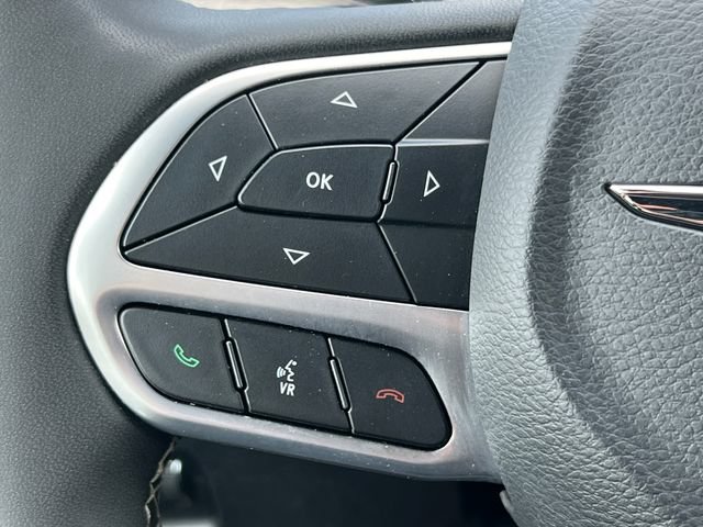 Used 2025 Chrysler Pacifica Select FWD image 21