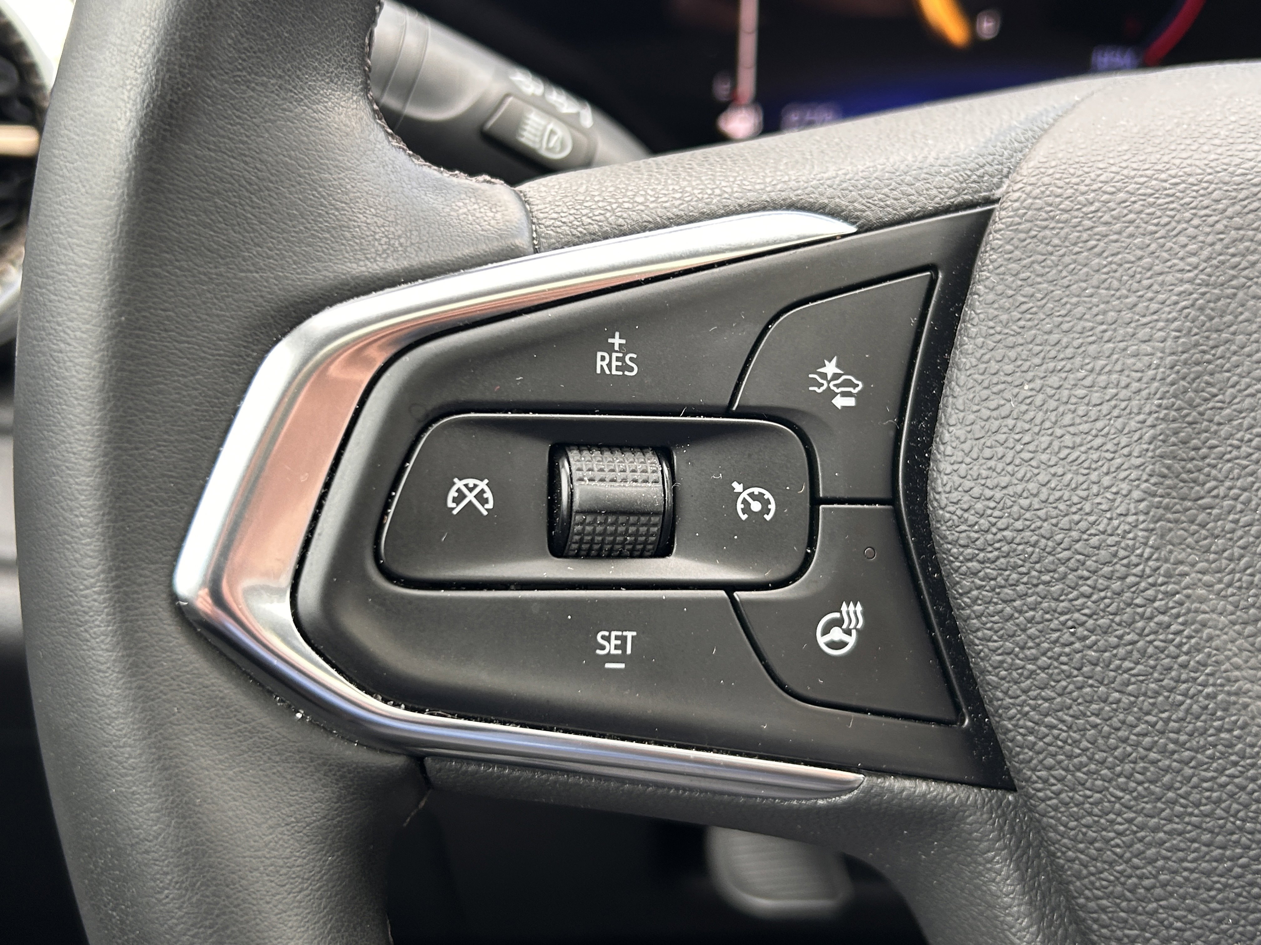 Used 2025 Chevrolet Trax ACTIV w/ Sunroof Package image 19