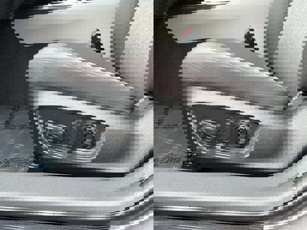 Used 2023 Toyota Camry LE image 10