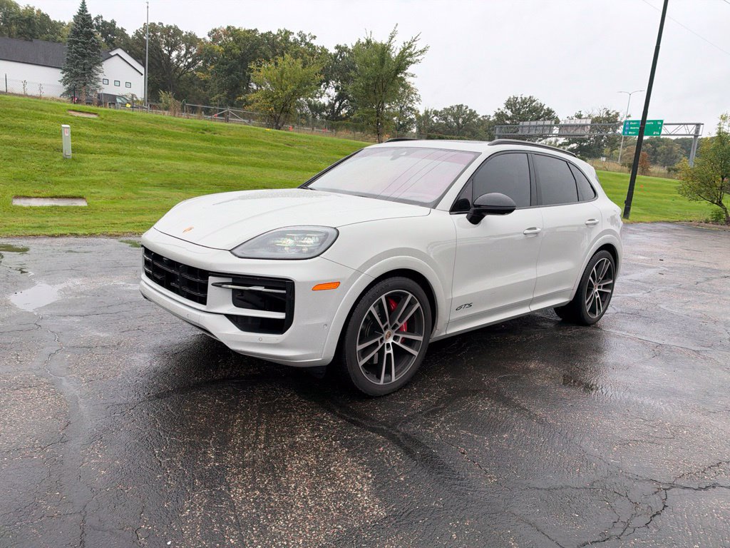 Used 2025 Porsche Cayenne GTS AWD/4WD image 4