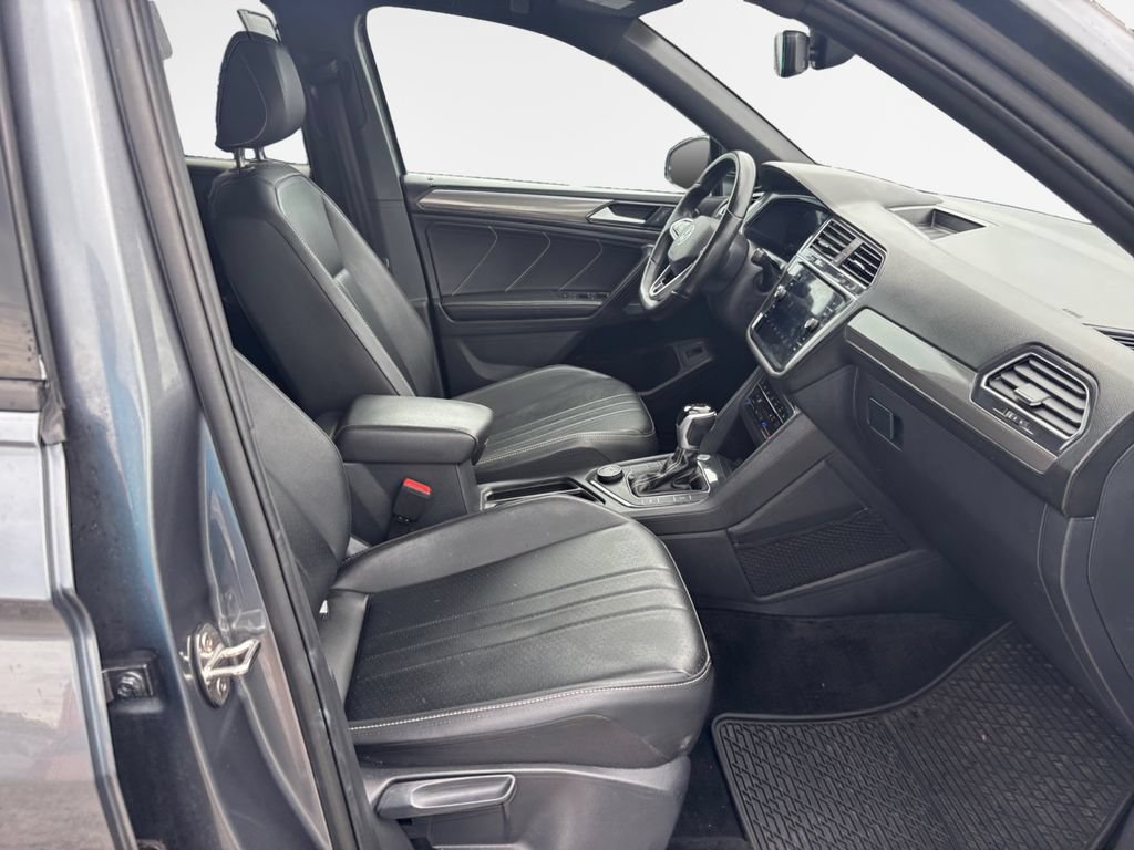 Used 2024 Volkswagen Tiguan SE R-Line AWD/4WD image 21