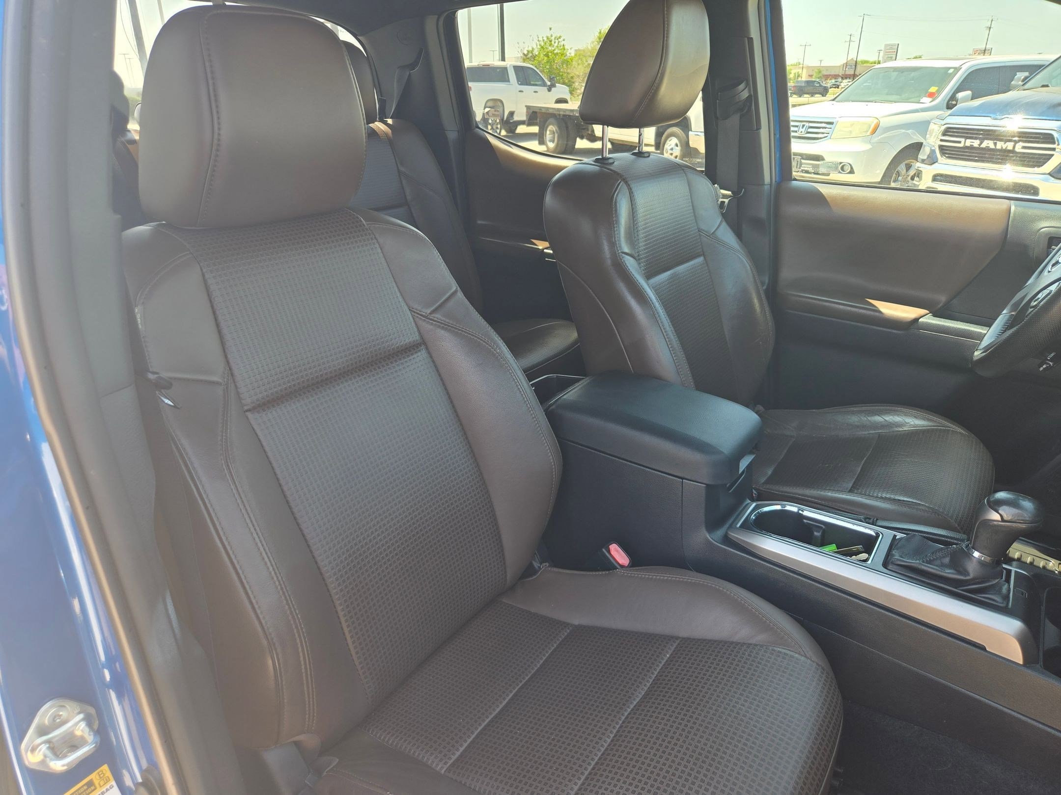 Used 2016 Toyota Tacoma Limited w/ Towing Package image 19