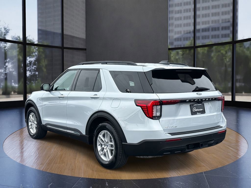 Used 2025 Ford Explorer Active image 4
