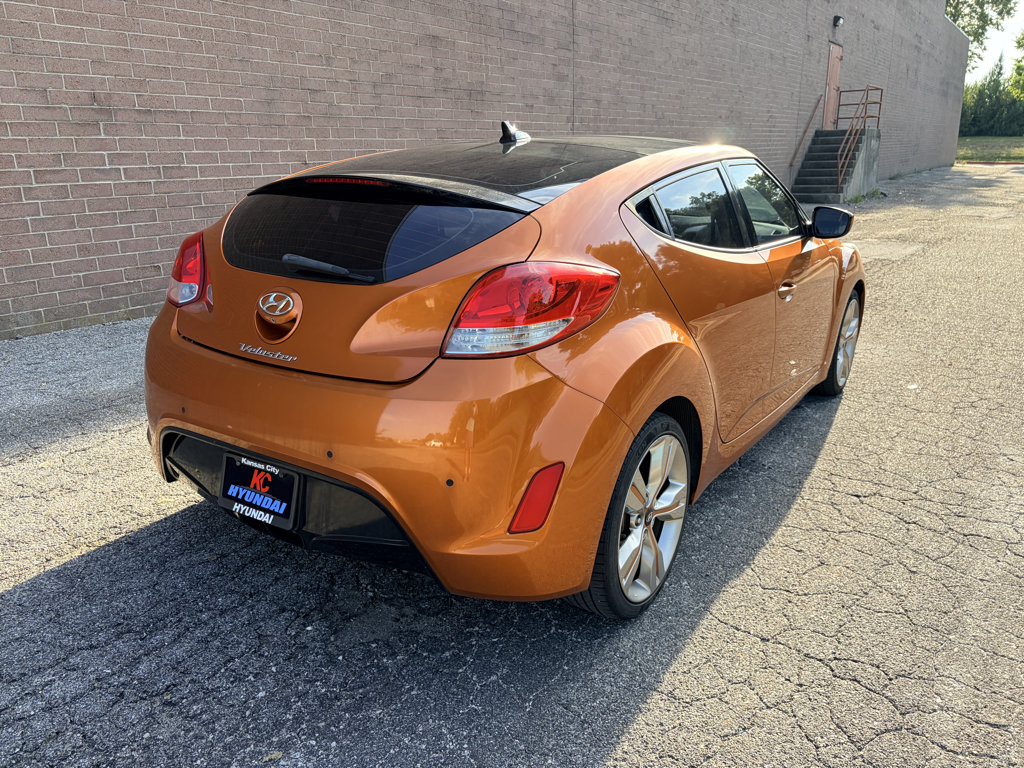 Used 2013 Hyundai Veloster w/ Style Pkg FWD image 5