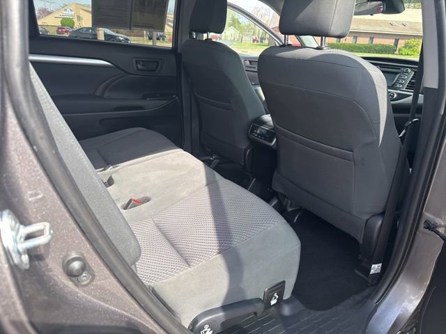 Used 2019 Toyota Highlander LE image 32