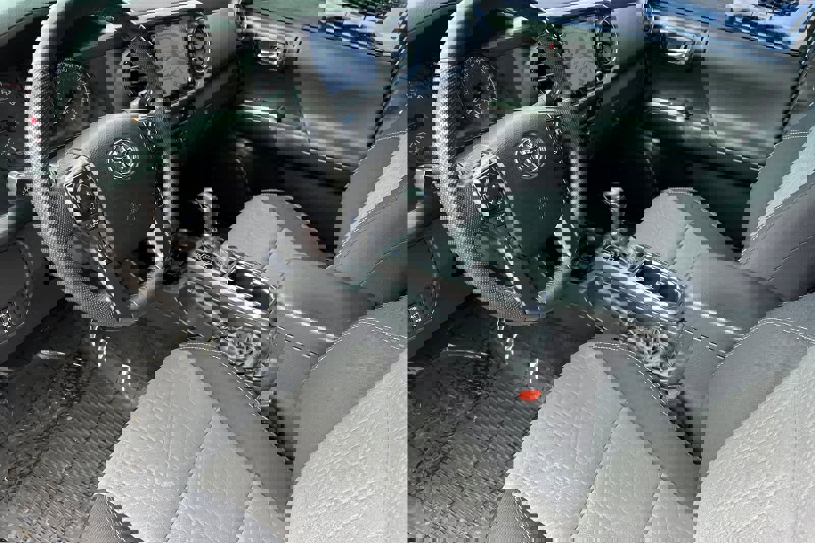 Used 2022 Toyota Tacoma TRD Off-Road w/ Technology Package AWD/4WD image 11