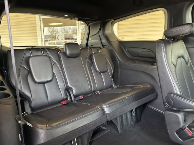 Used 2025 Chrysler Pacifica Select image 29