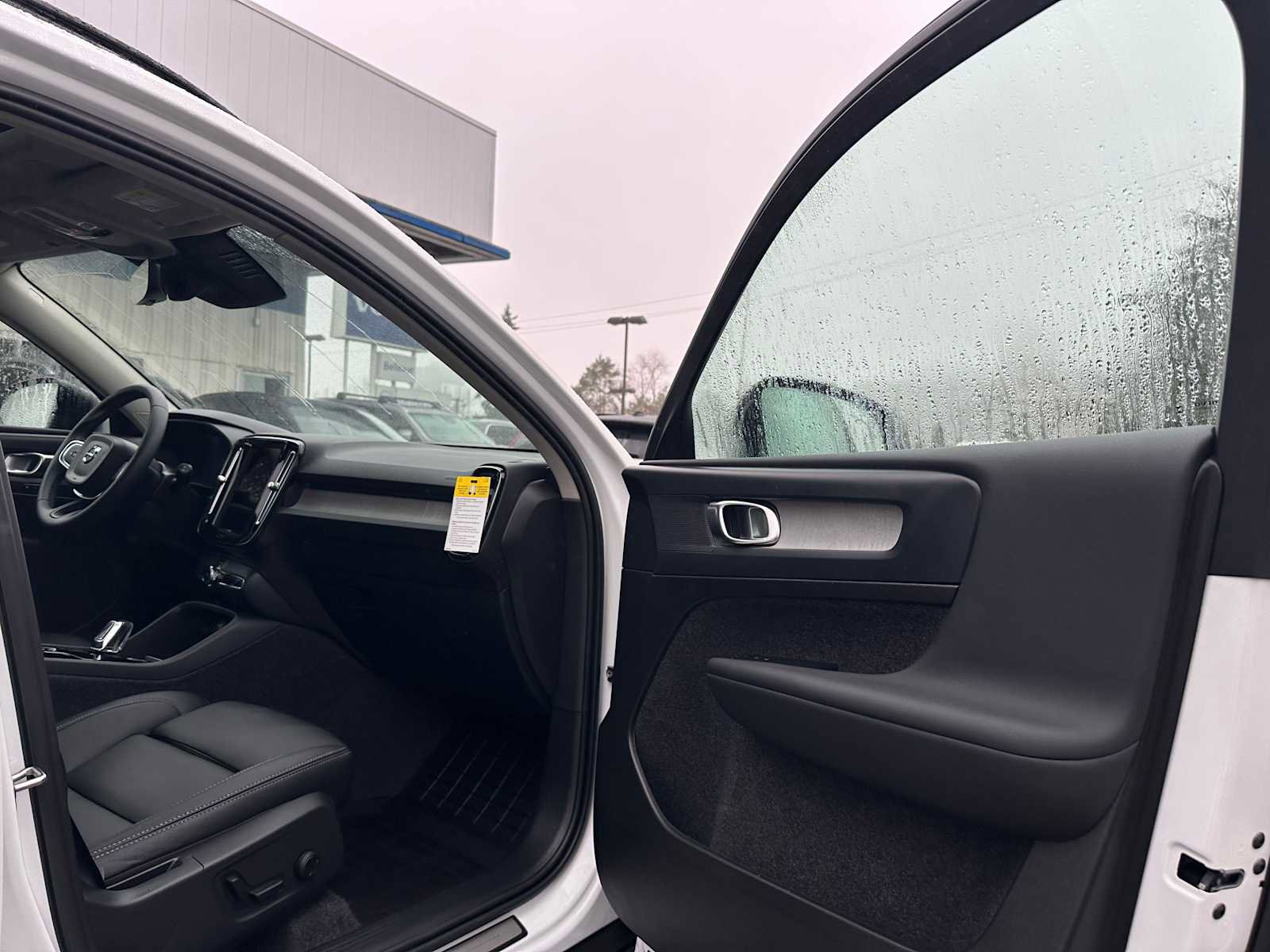 Used 2025 Volvo XC40 B5 Plus w/ Protection Package Premier image 11