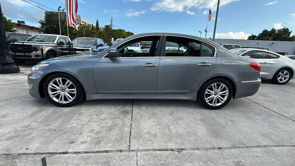 Used 2014 Hyundai Genesis 3.8 RWD image 10