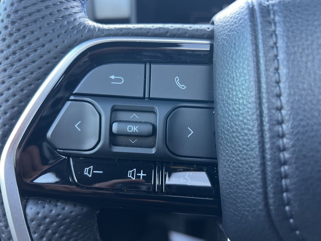 Certified 2025 Toyota Sequoia Platinum image 32