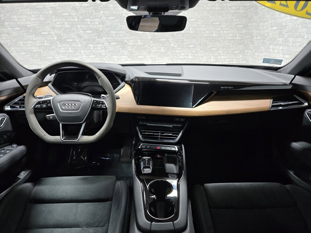 Used 2022 Audi e-tron GT Premium Plus image 36