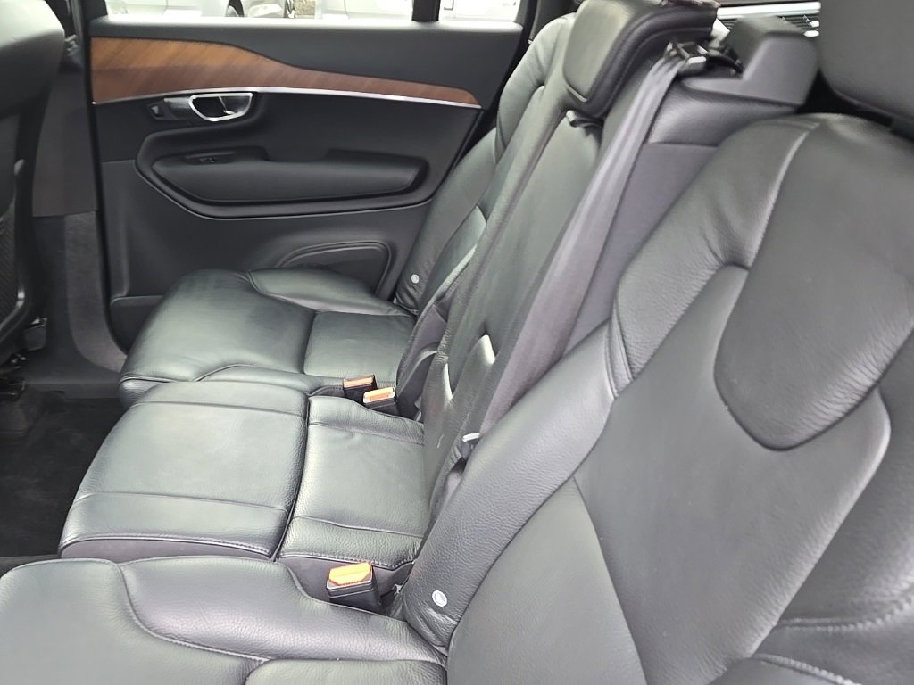 Used 2021 Volvo XC90 T6 Momentum w/ Climate Package image 10