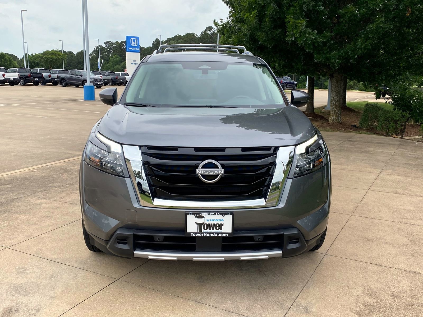 Used 2025 Nissan Pathfinder SL FWD video 2