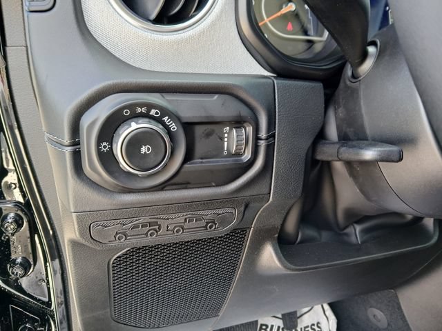 New 2025 Jeep Wrangler Unlimited Sahara w/ Technology Group AWD/4WD image 29
