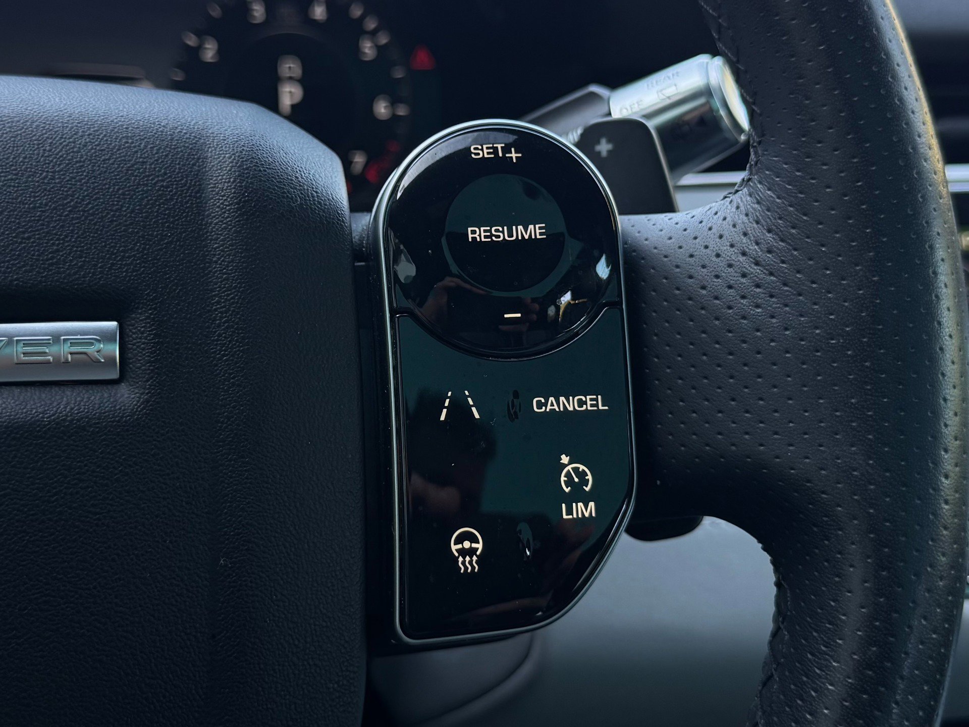 Used 2020 Land Rover Range Rover Evoque R-Dynamic SE image 65