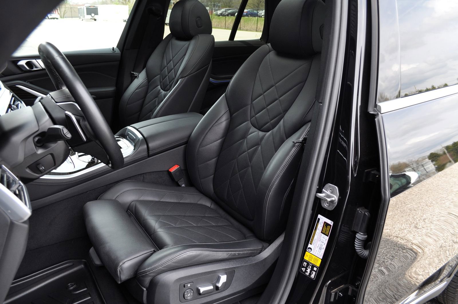 Used 2023 BMW X5 xDrive40i w/ Parking Assistance Package AWD/4WD image 29
