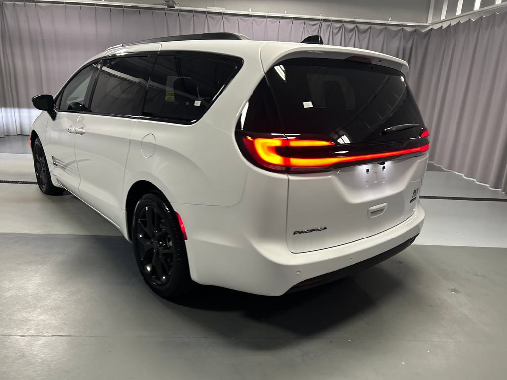 New 2027 Chrysler Pacifica Select FWD image 5