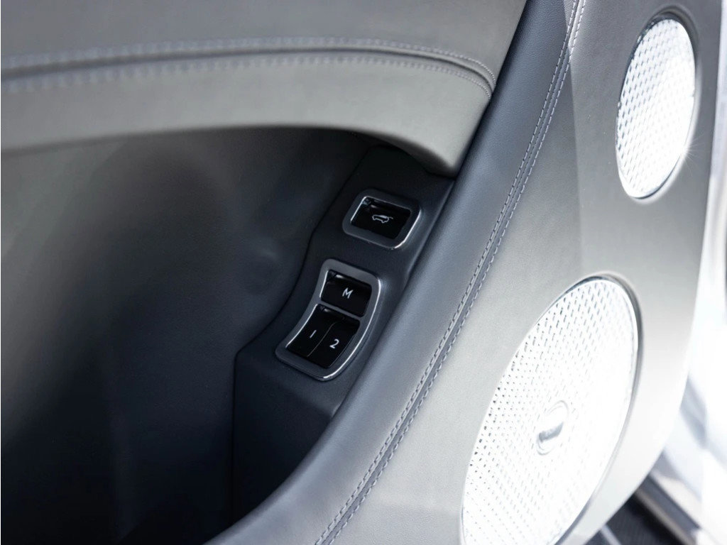 Certified 2024 Bentley Bentayga Extended Wheelbase image 16