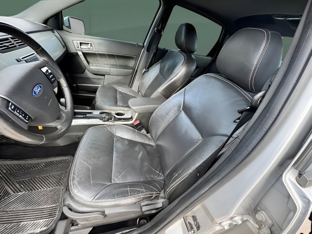 Used 2010 Ford Focus SES image 25