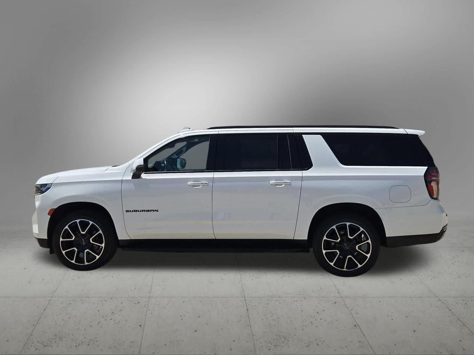 Used 2022 Chevrolet Suburban RST w/ Luxury Package RWD image 3