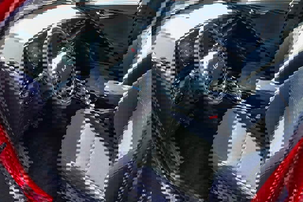 Certified 2023 Kia Niro LX image 16