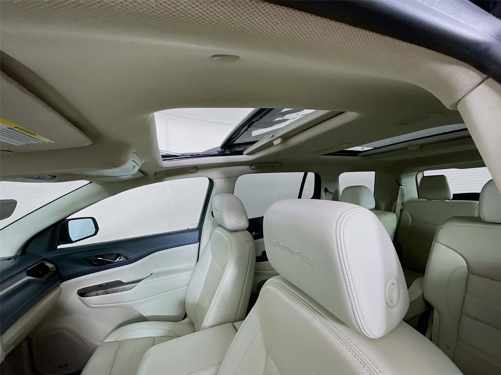 Used 2021 GMC Acadia Denali w/ Denali Technology Package image 12