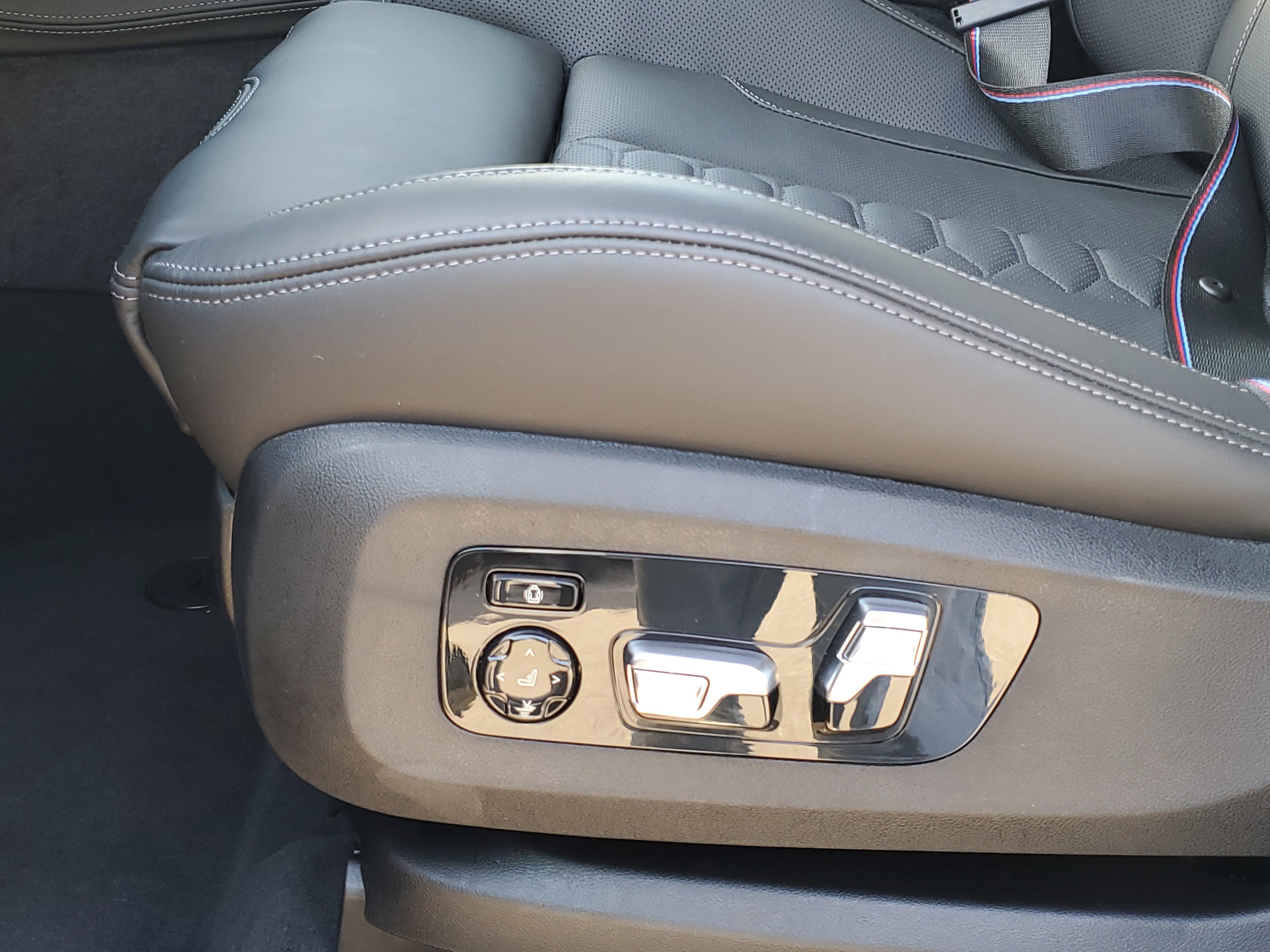 New 2026 BMW X5 M Competition w/ Executive Package image 9