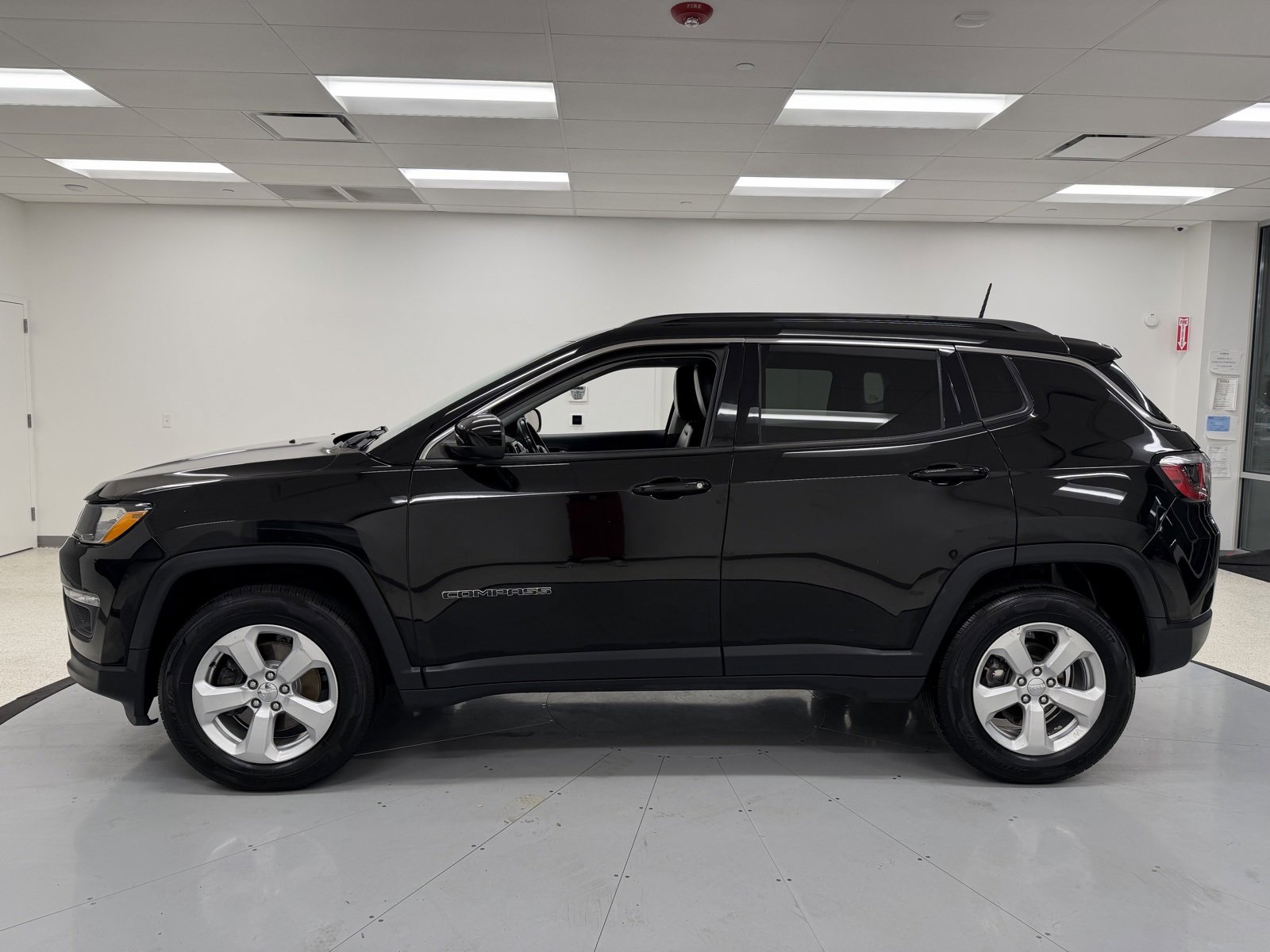 Used 2018 Jeep Compass Latitude image 4