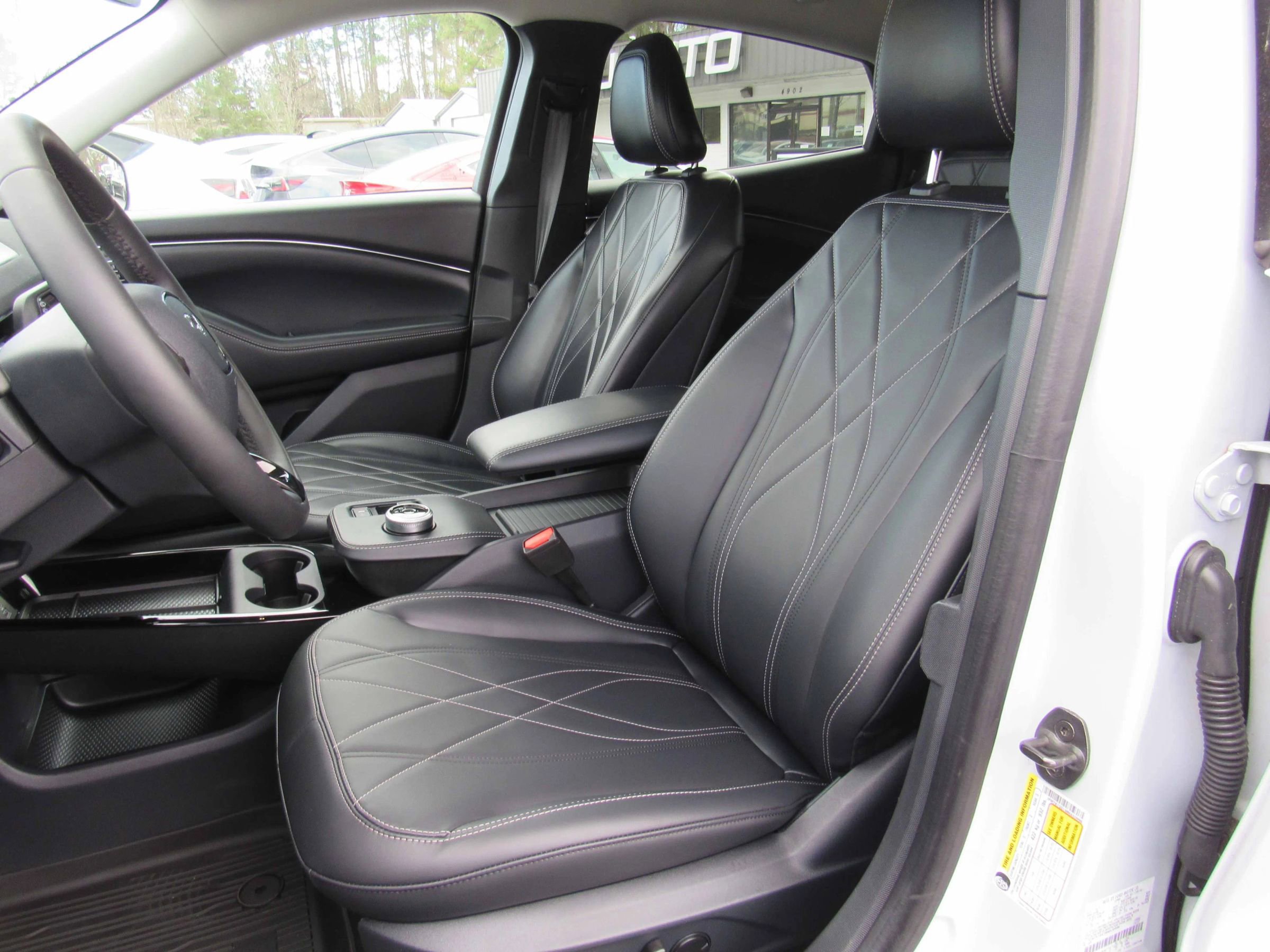Used 2021 Ford Mustang Mach-E Select w/ Comfort/Appearance Package AWD/4WD image 2