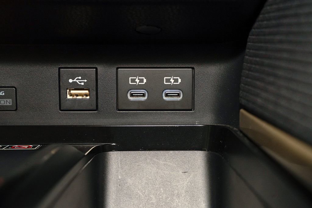 Used 2025 Toyota Camry SE image 14