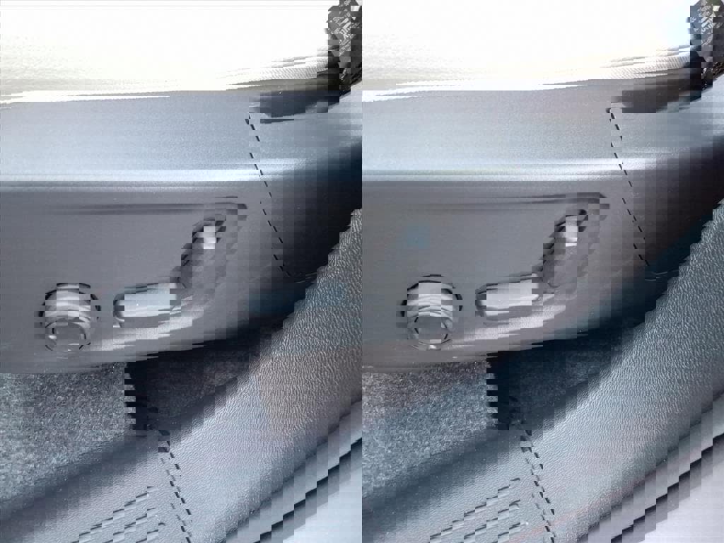 New 2026 Volvo XC40 B4 Plus w/ Climate Package image 13