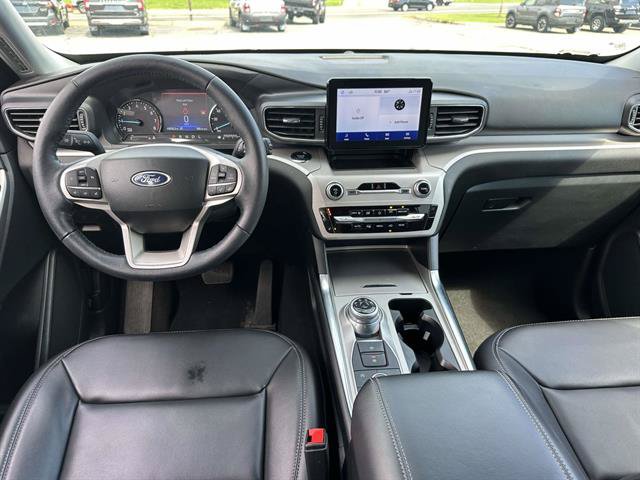 Used 2023 Ford Explorer XLT w/ Equipment Group 202A AWD/4WD image 34