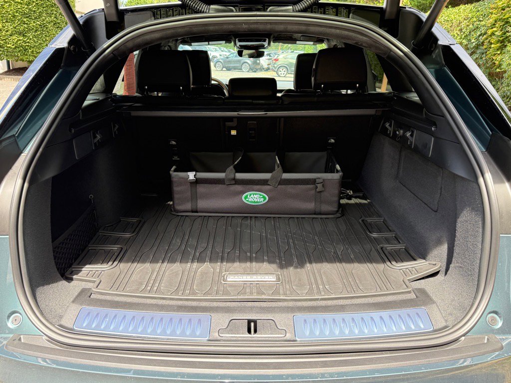 Used 2026 Land Rover Range Rover Velar Autobiography image 4