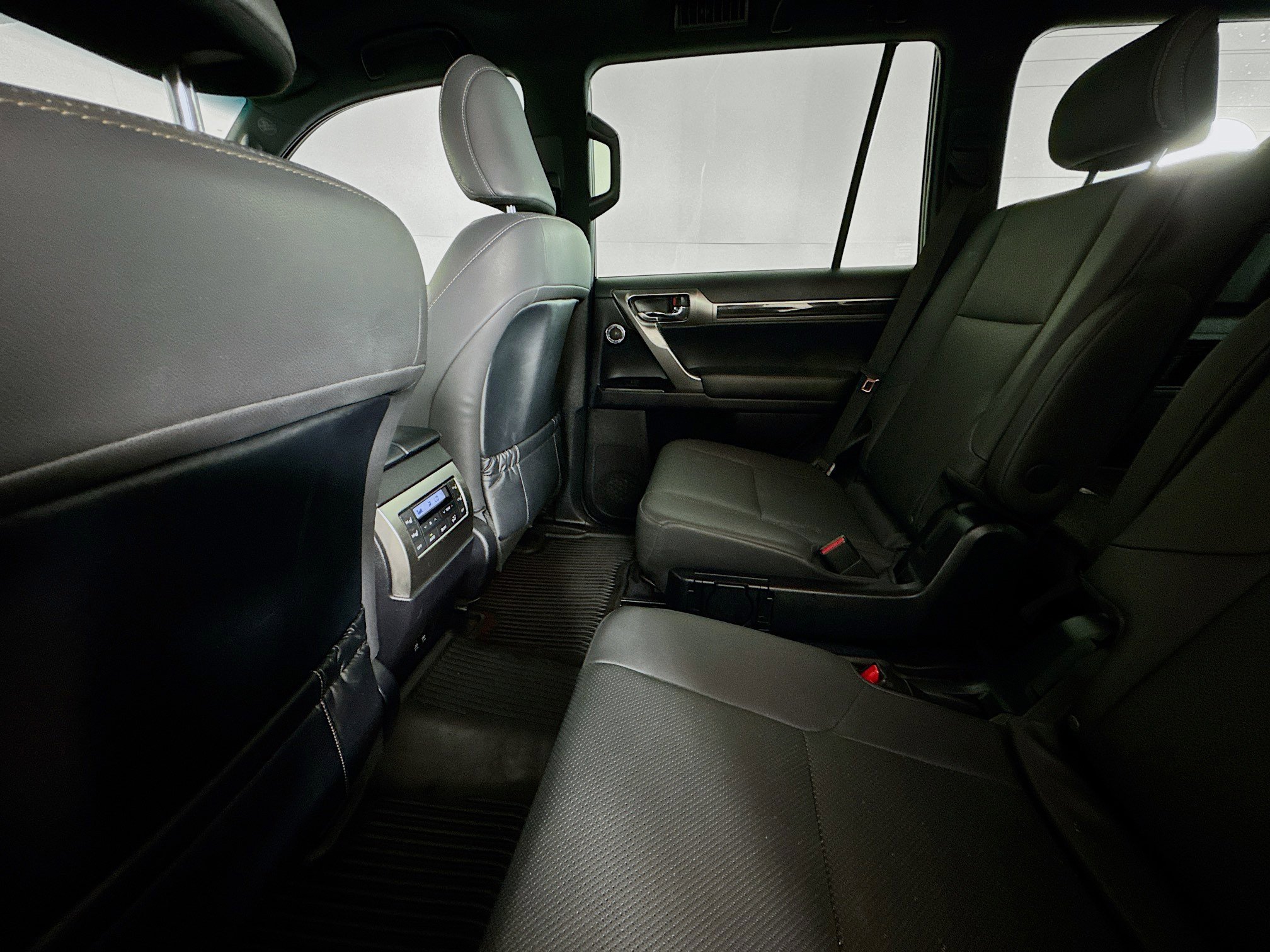 Used 2022 Lexus GX 460 Premium w/ Accessory Package image 24