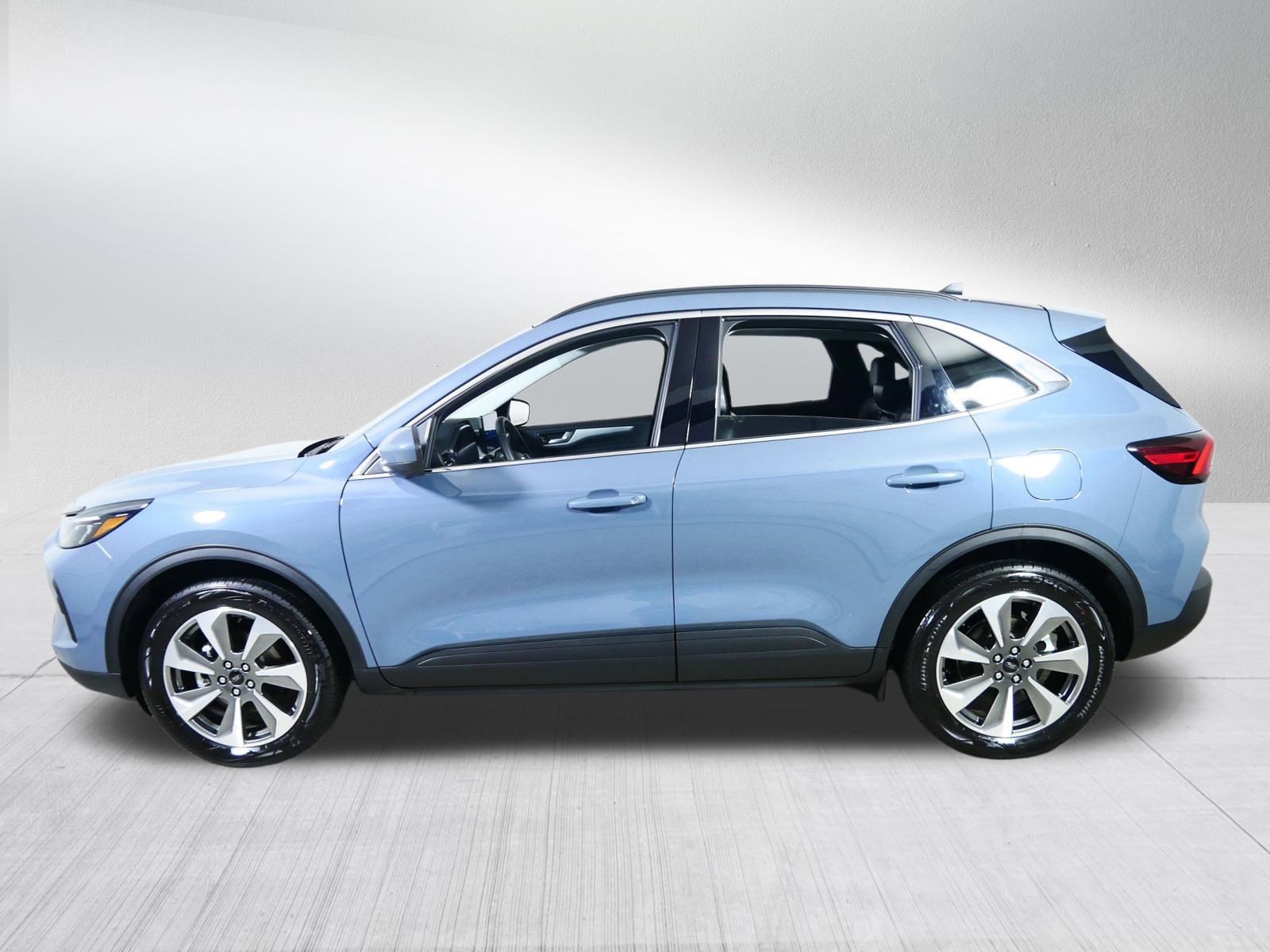 Used 2024 Ford Escape Platinum w/ Class II Trailer Tow Package image 4