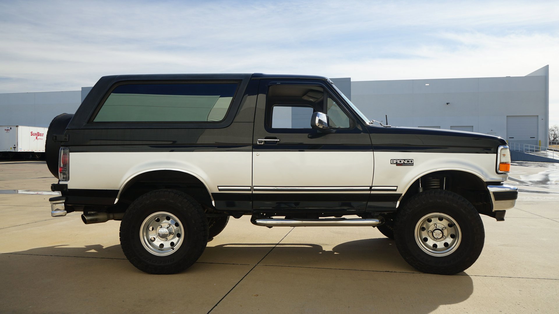 Used 1995 Ford Bronco XLT image 18