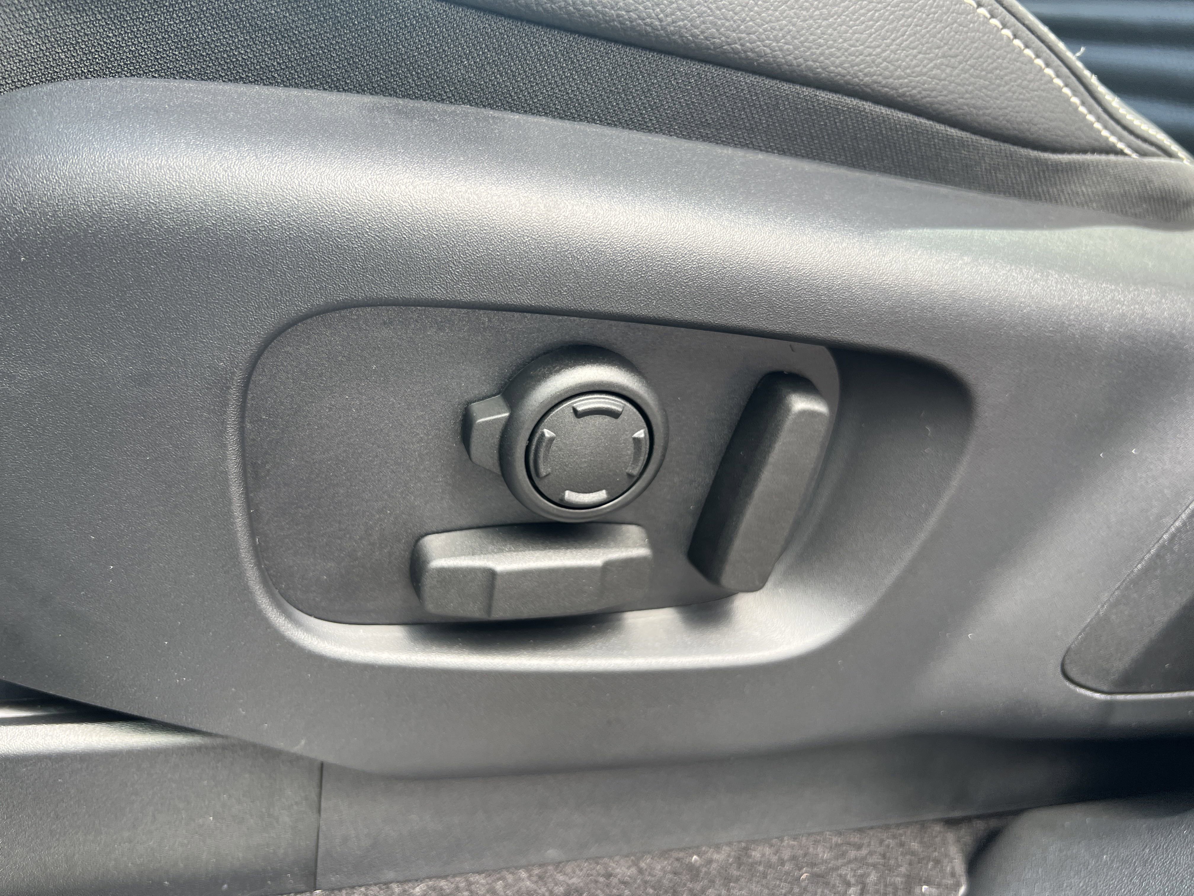 New 2025 Land Rover Discovery S image 25