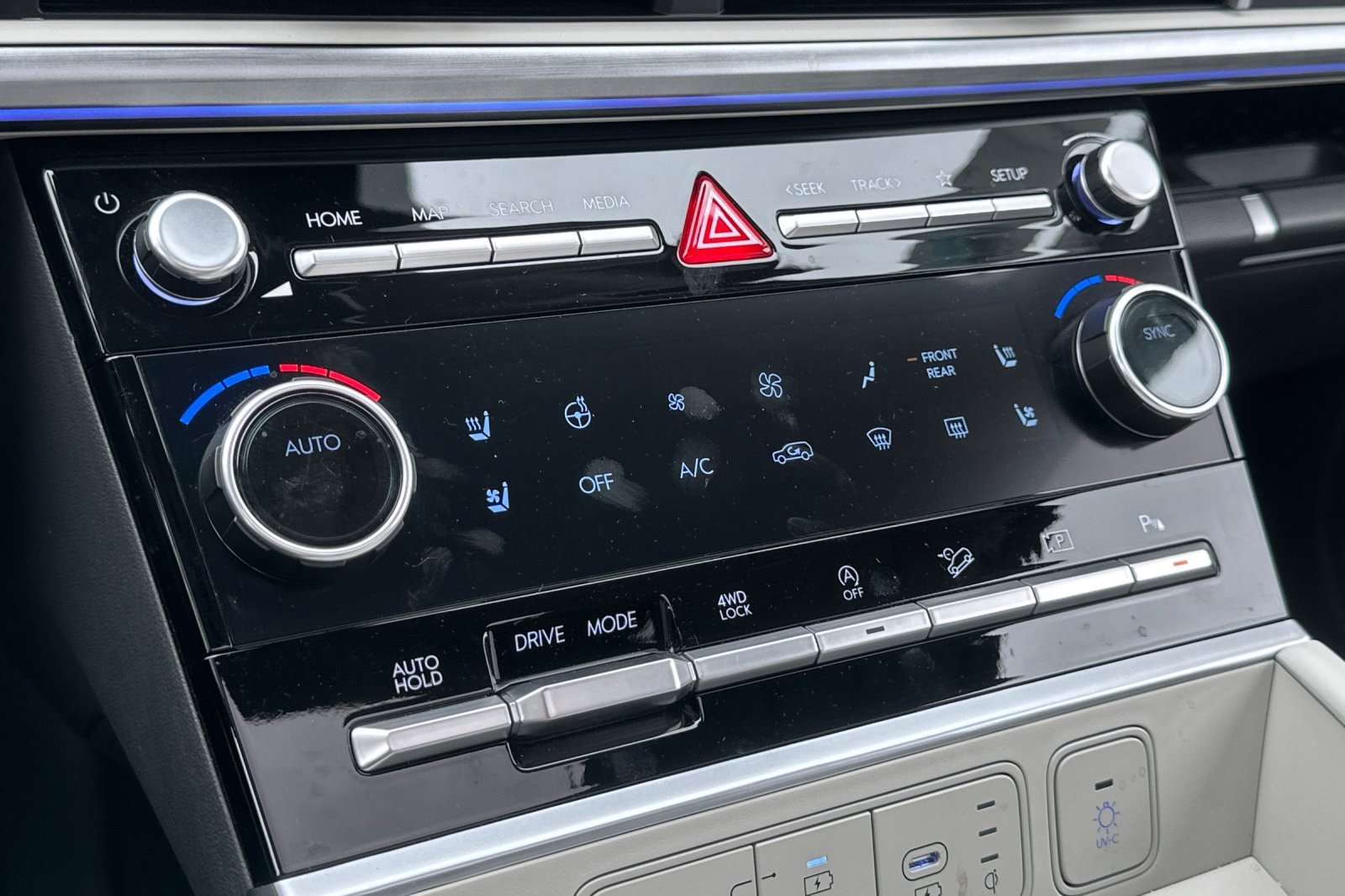 Used 2025 Hyundai Santa Fe Limited image 28