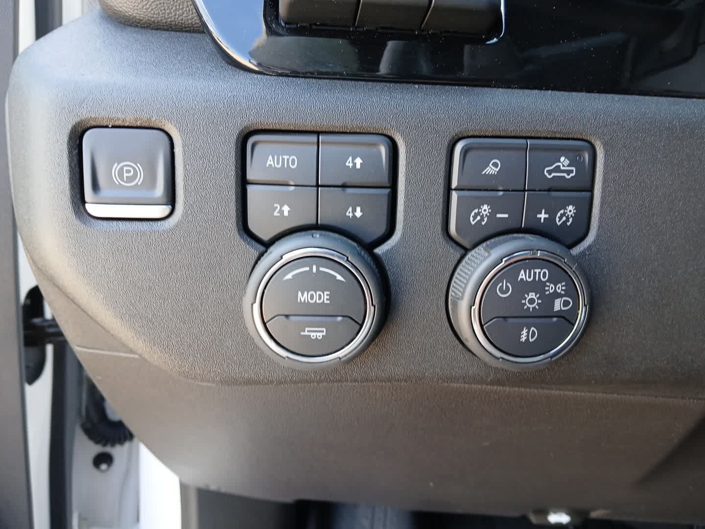 Used 2023 Chevrolet Silverado 1500 High Country w/ High Country Premium Package AWD/4WD image 24