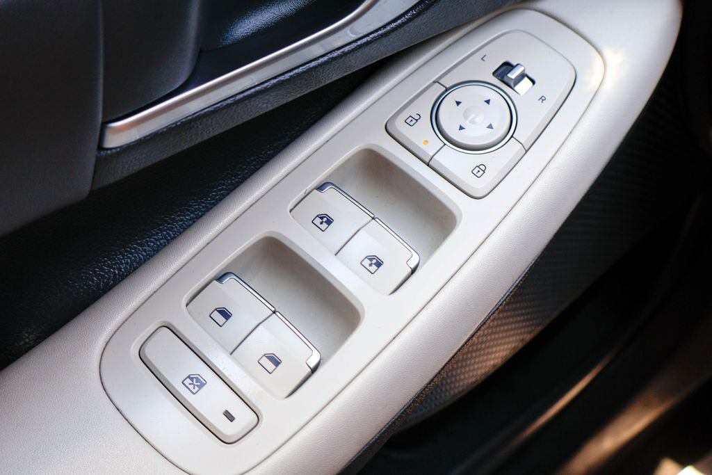 Used 2025 Hyundai Sonata SEL FWD image 16